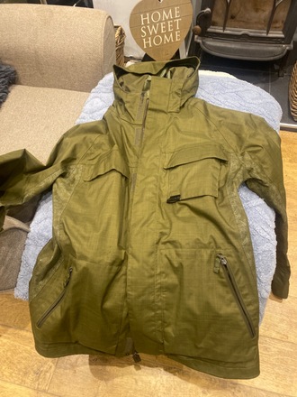 Shop secondhand outdoor activity ski and snowboard clothing and gear