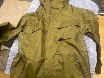 Winter sports: Men’s large RONIN burton coat 