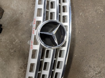 Selling with online payment: 06 - 11 MERCEDES BENZ ML320 - GRILLE