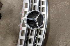 Selling with online payment: 06 - 11 MERCEDES BENZ ML320 - GRILLE