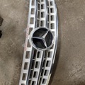 Selling with online payment: 06 - 11 MERCEDES BENZ ML320 - GRILLE