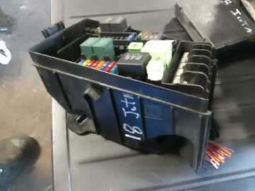 Selling with online payment: 11 - 18 VOLKSWAGEN JETTA - FUSE BOX