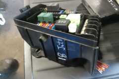 Selling with online payment: 11 - 18 VOLKSWAGEN JETTA - FUSE BOX