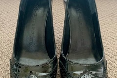 Selling: Black patent pumps