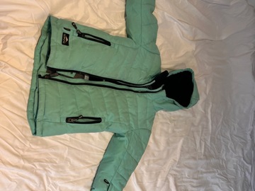 WhoSki Buy and sell secondhand affordable outdoor and ski clothes sustainable shop for ski and snowboard wear outdoor activity clothing supporting the circular economy. SkiGreen