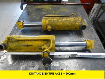 Te koop : OT178 - LOT DE 2 VERINS HYDRAULIQUE