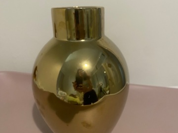 Selling: 4 x Gold Enamel Vases 