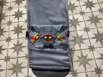 Rent out Weekly: Baby bjorn bouncer with toy 