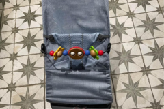 Rent out Weekly: Baby bjorn bouncer with toy 