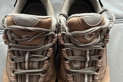 General outdoor: Brasher Size 5 Ladies Goretex Walking Shoe