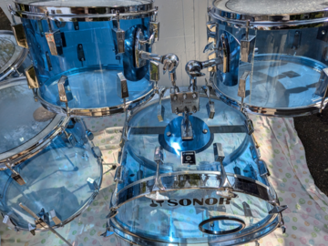 Selling with online payment: 70's Sonor Acryl Blue 