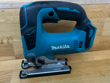 For sale : Scie sauteuse Makita 