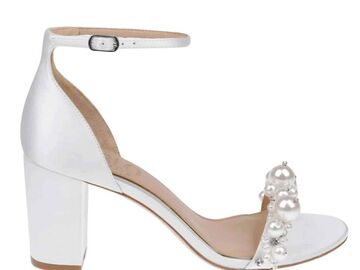 Selling: Harlo pearl block pump (Charli)