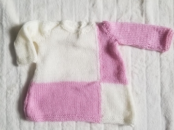 Vente au détail: Robe asymétrique rose et blanche : 3 mois