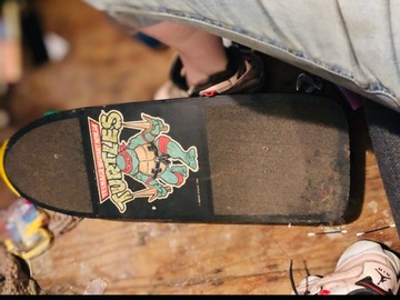 Selling with online payment: 1989 TMNT Original Skateboard