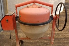 À louer:  bétonnière électrique Altrad B160