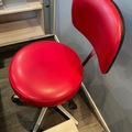 Gebruikte apparatuur: Strak rood werkstoeltje