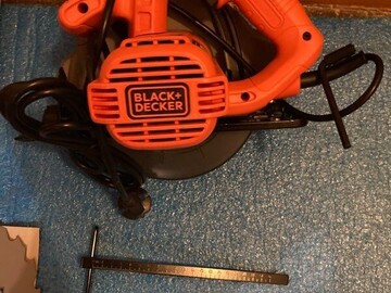 À vendre: Scie circulaire Black & Decker CS1250L