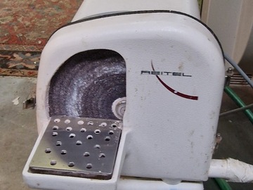 Gebruikte apparatuur: gipstrimmer