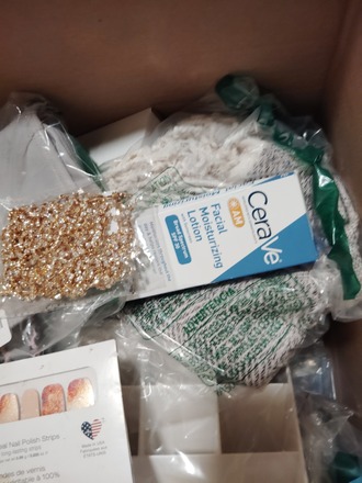 BRAND NEW HEALTH AND BEAUTY AND GLUTZ AND GLAM MYSTERY BOX