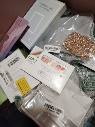 BRAND NEW HEALTH AND BEAUTY AND GLUTZ AND GLAM MYSTERY BOX