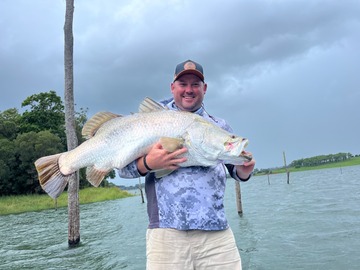 BareBoat Rental: Lake Tinaroo Barra Fishing Boat Hire - Full Day 