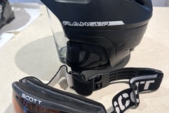Winter sports: SALOMON RANGER SKI HELMET & Goggles