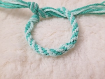 Vente au détail: Bracelet kumihimo vert