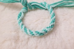 Vente au détail: Bracelet kumihimo vert