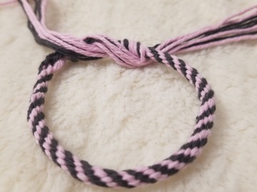 Vente au détail: Bracelet kumihimo rose et gris 