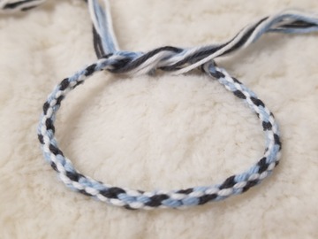 Vente au détail: Bracelet d'amitié gris, blanc et bleu 