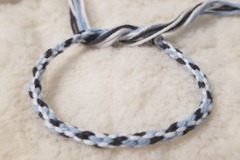Vente au détail: Bracelet d'amitié gris, blanc et bleu 