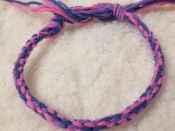 Vente au détail: Bracelet d'amitié rose, bleu et violet 