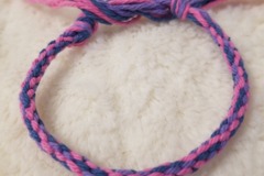 Vente au détail: Bracelet d'amitié rose, bleu et violet 