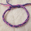 Vente au détail: Bracelet d'amitié rose, bleu et violet 