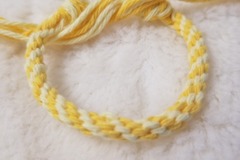 Vente au détail: Bracelet kumihimo jaune 