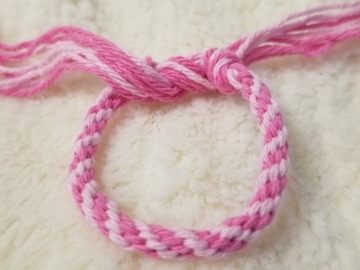 Vente au détail: Bracelet kumihimo rose 
