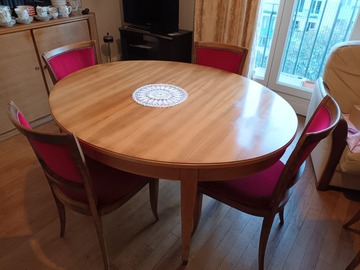 Selling: TABLE ET CHAISES