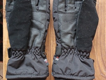 Winter sports: Nevica ski gloves