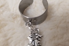 Vente au détail: Bague réglable avec breloque dragon 