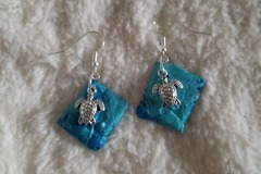 Vente au détail: Boucles d'oreilles bleues tortue 