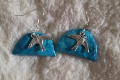 Vente au détail: Boucles d'oreilles bleues oiseau 