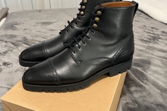 Selling with online payment: Black Alcazar Cap Toe Boot