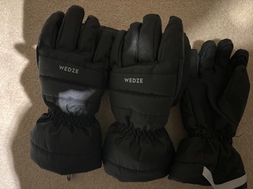 Winter sports: 2pairs wedze kids ski gloves 