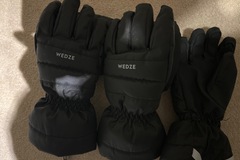 Winter sports: 2pairs wedze kids ski gloves 