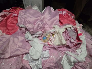 Selling with online payment: USED-Women Princess Peach Cosplay Costume - Size Medium