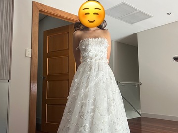 Selling: Size 6 BRAND NEW A line custom wedding dress with 3D florals
