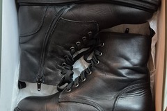 Selling: Boots cuir noires Minelli