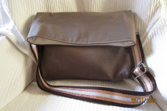 Vente au détail: Sac besace