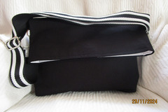 Vente au détail: Sac besace